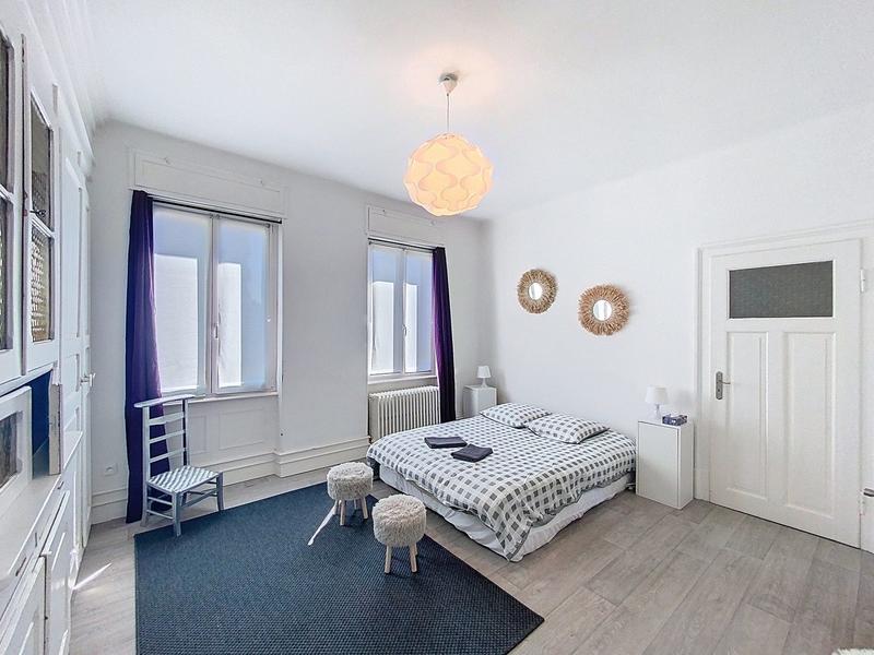 Maison - 299 m² - 9 pièces