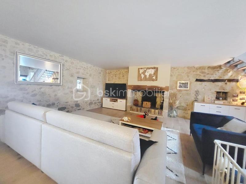 Maison en pierre - 191 m² - 7 pièces