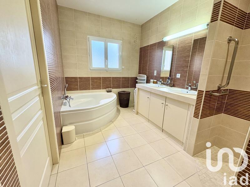 Maison - 224 m² - 8 pièces