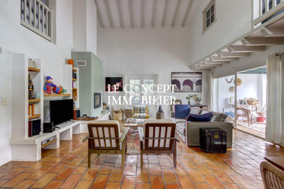 Maison - 205 m² - 6 pièces