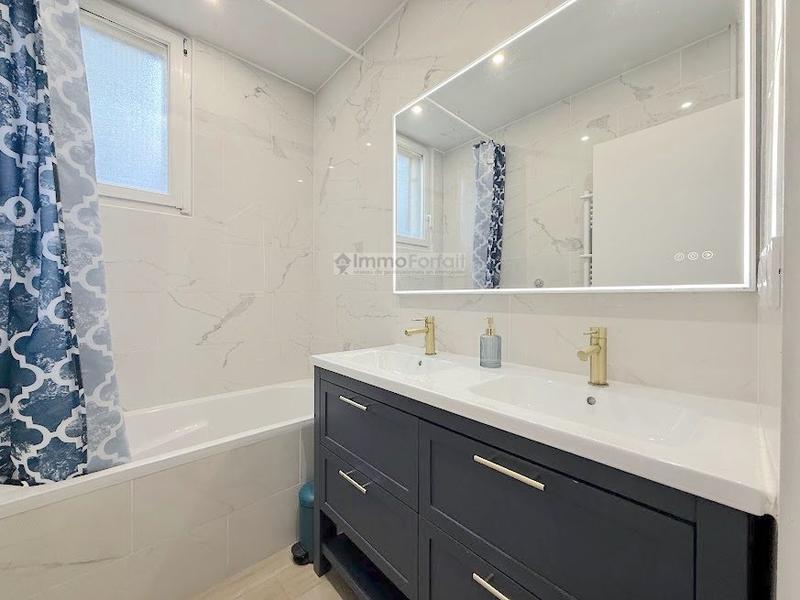 Appartement - 75 m² - 3 pièces