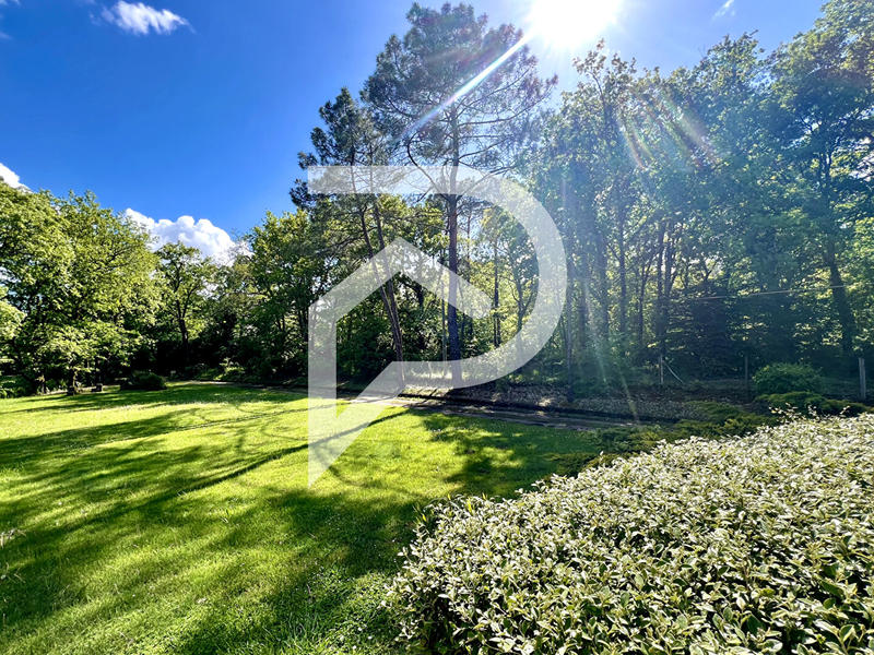 Maison - 220 m² - 7 pièces