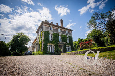 Maison - 350 m² - 10 pièces