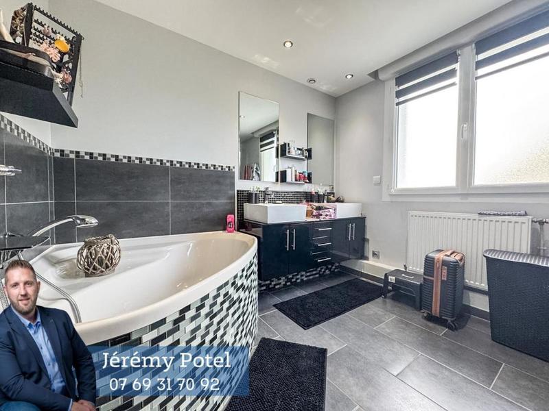 Maison - 109 m² - 7 pièces