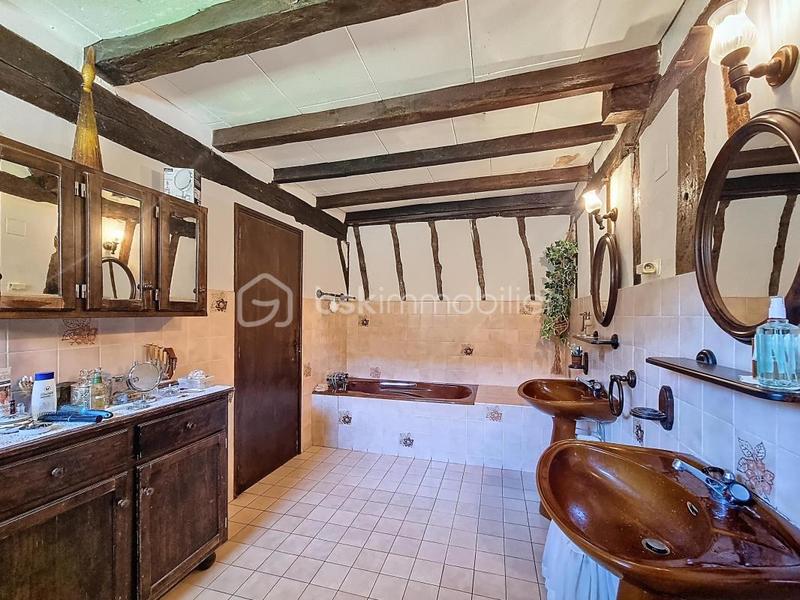 Corps de ferme - 320 m² - 10 pièces