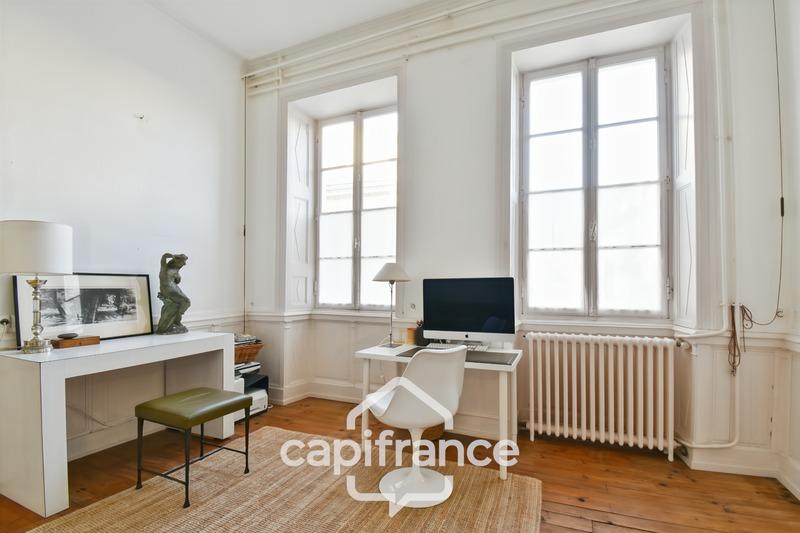 Maison - 325 m² - 12 pièces