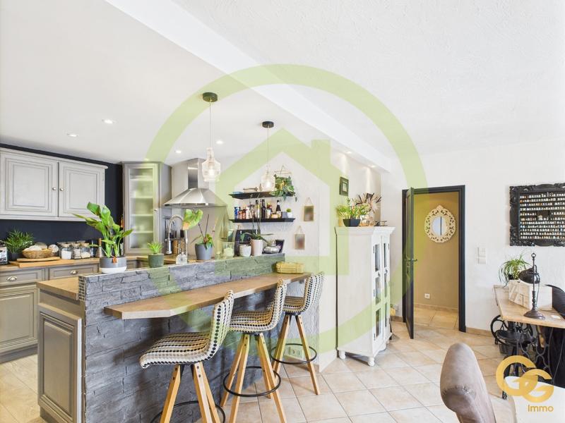 Maison - 233 m² - 7 pièces