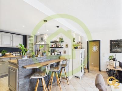 Maison - 233 m² - 7 pièces