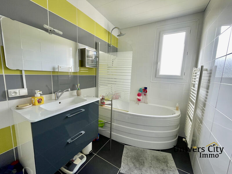 Maison - 116 m² - 6 pièces