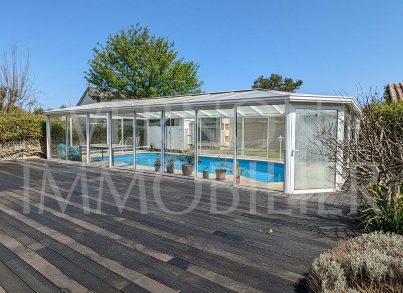 Maison - 225 m² - 7 pièces