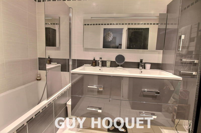 Appartement - 99 m² - 5 pièces