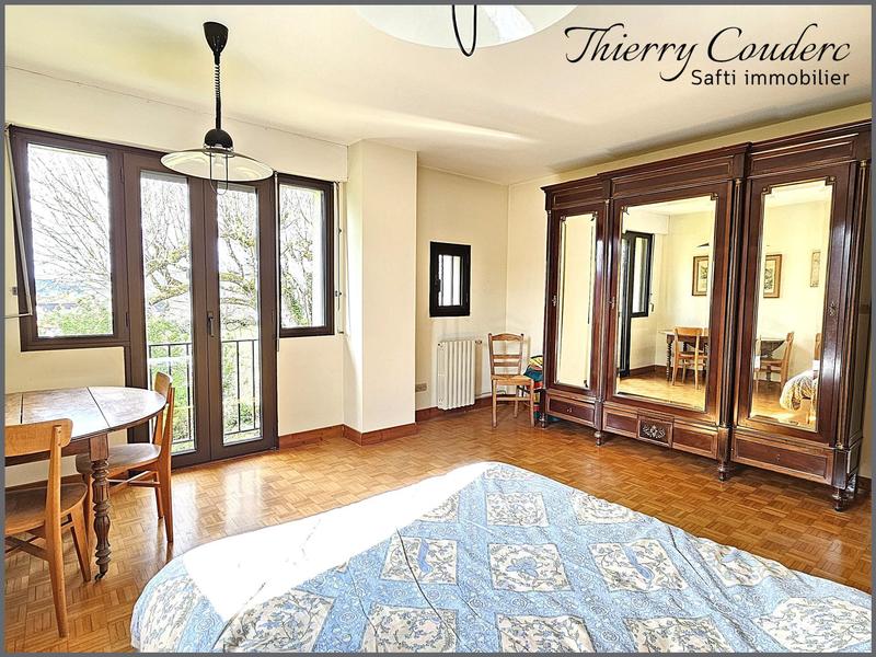 Maison - 181 m² - 10 pièces