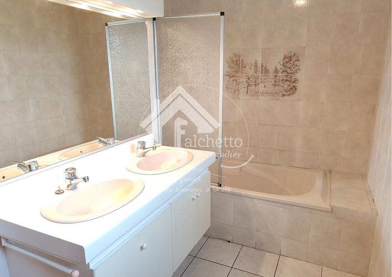 Maison - 200 m² - 7 pièces