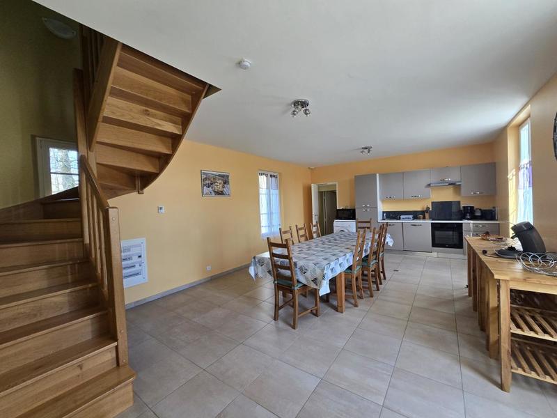 Maison - 246 m² - 9 pièces