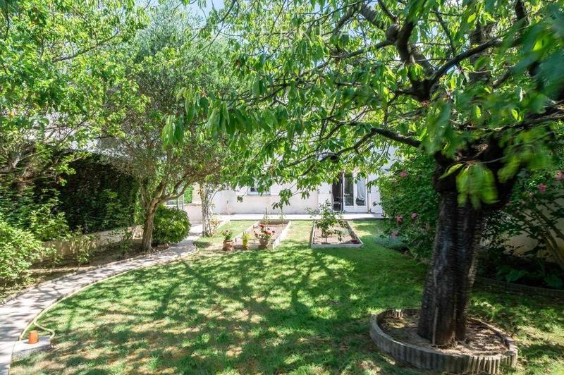 Maison - 230 m² - 5 pièces