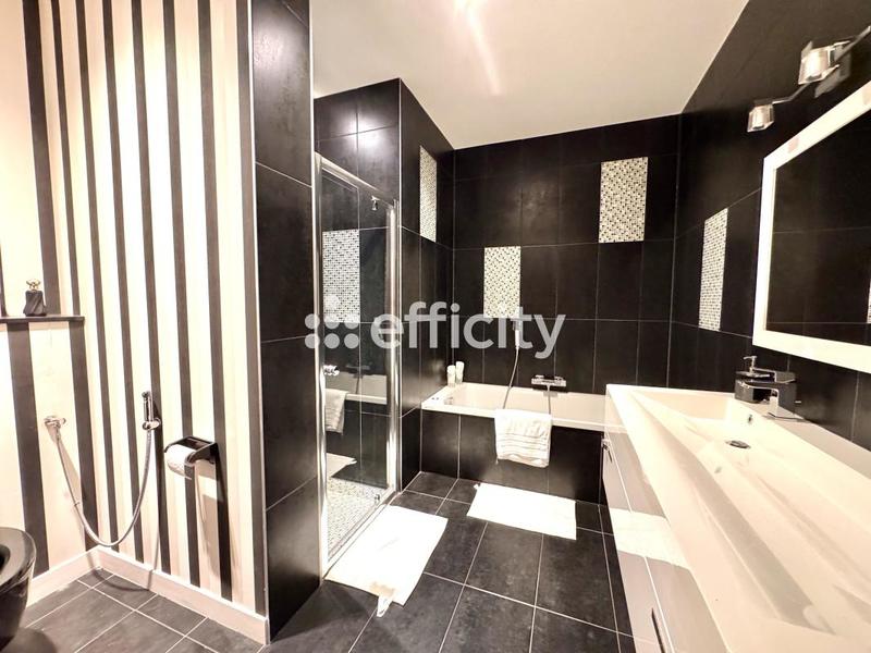 Appartement - 190 m² - 8 pièces