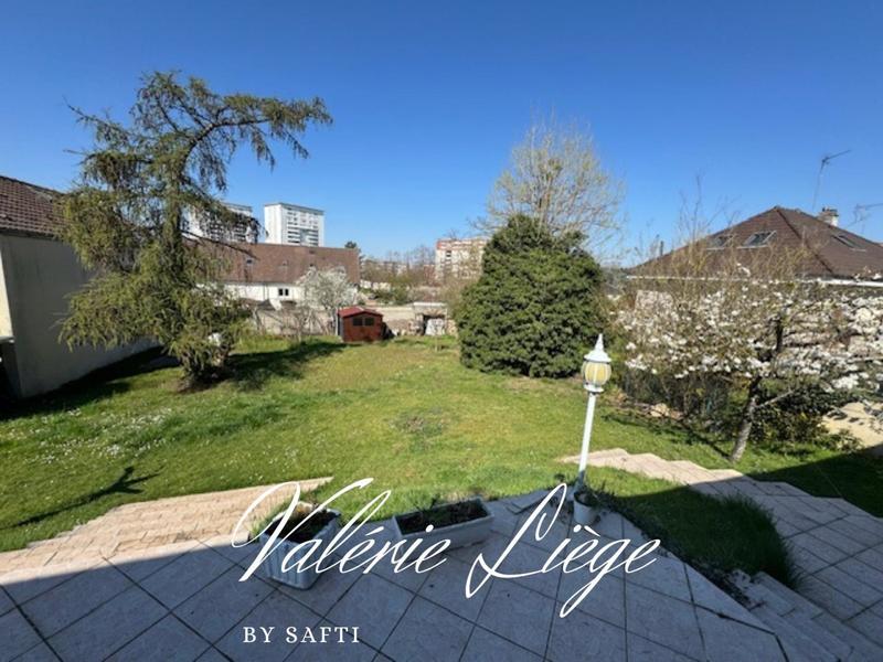 Maison - 180 m² - 5 pièces