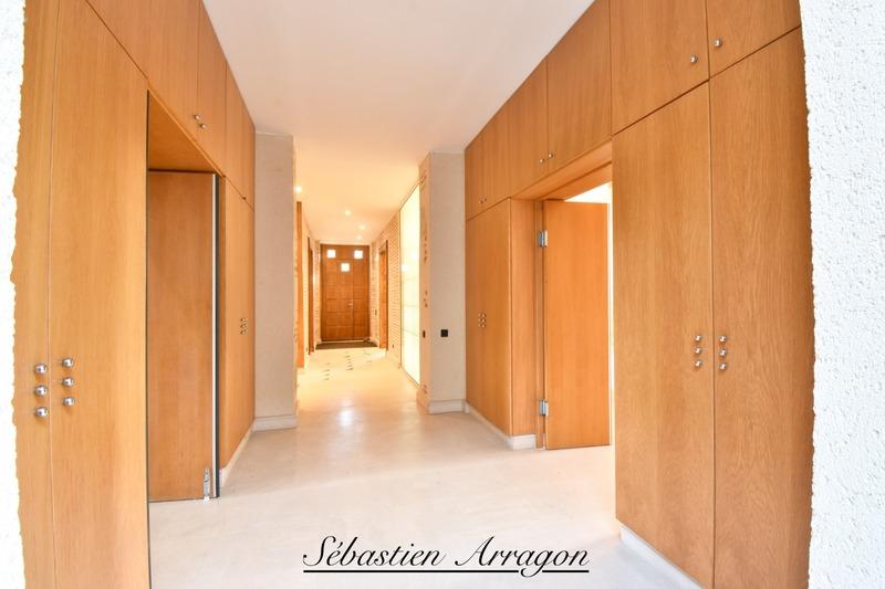 Maison - 460 m² - 14 pièces