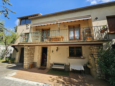 Maison - 148 m² - 8 pièces