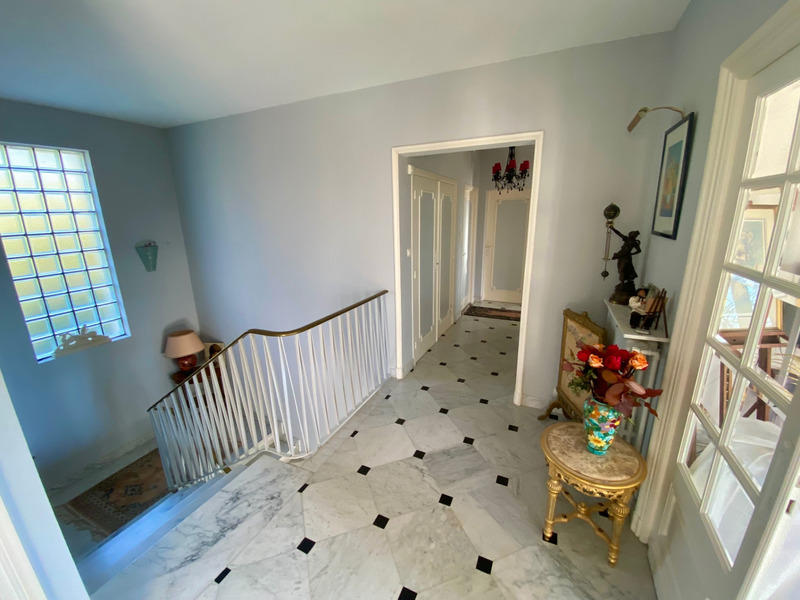 Maison - 238 m² - 9 pièces