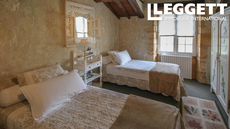 Propriété - 225 m² - 16 pièces