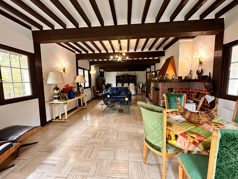 Maison - 204 m² - 6 pièces