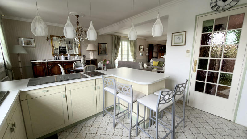 Demeure - 216 m² - 7 pièces