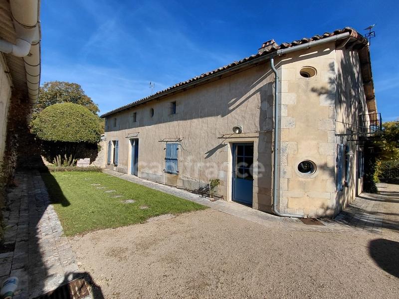 Maison - 205 m² - 9 pièces