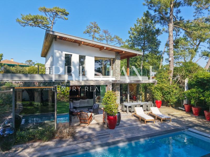 Maison - 265 m² - 9 pièces