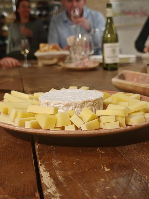 Tour de dégustations provençales, fromages et vins