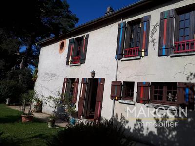 Propriété - 225 m²