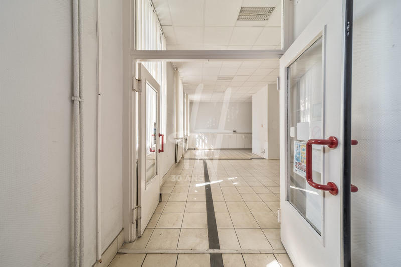 Local d'activités - 194 m² - 6 pièces