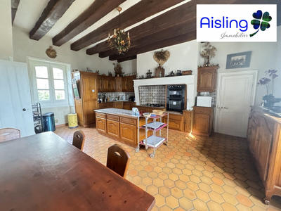 Maison ancienne - 196 m² - 8 pièces