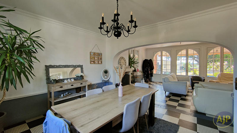 Maison - 196 m² - 7 pièces