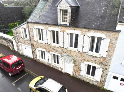 Maison - 159 m² - 8 pièces
