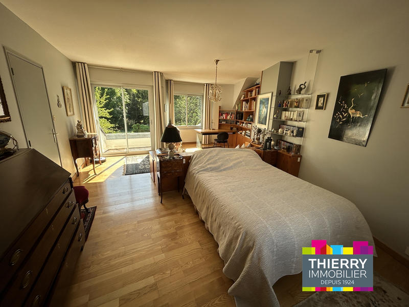 Maison - 281 m² - 8 pièces