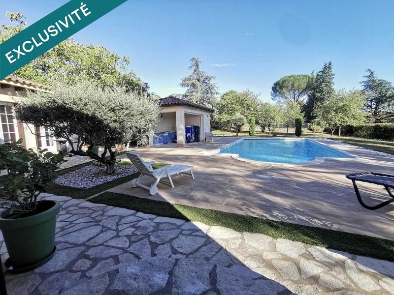 Maison - 300 m² - 11 pièces