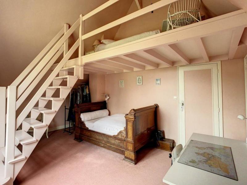 Maison - 225 m² - 9 pièces