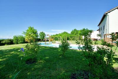 Maison - 240 m² - 6 pièces