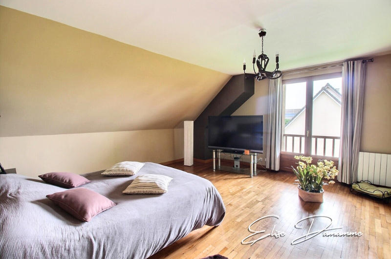 Maison - 216 m² - 6 pièces