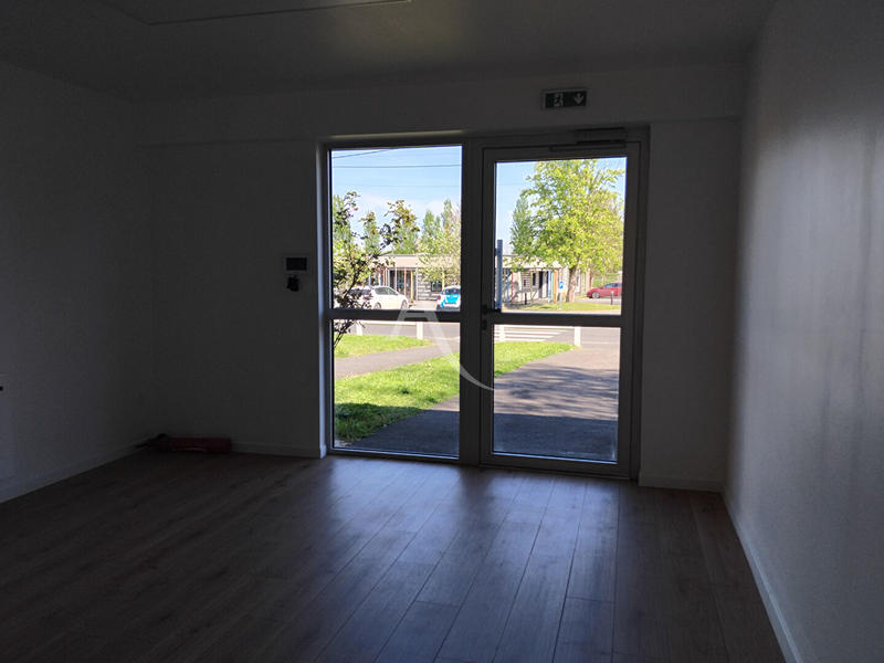 Bureau - 16 m² - 8 pièces