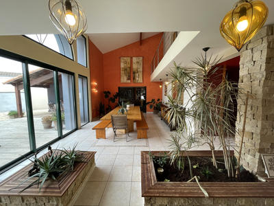 Maison - 270 m² - 6 pièces
