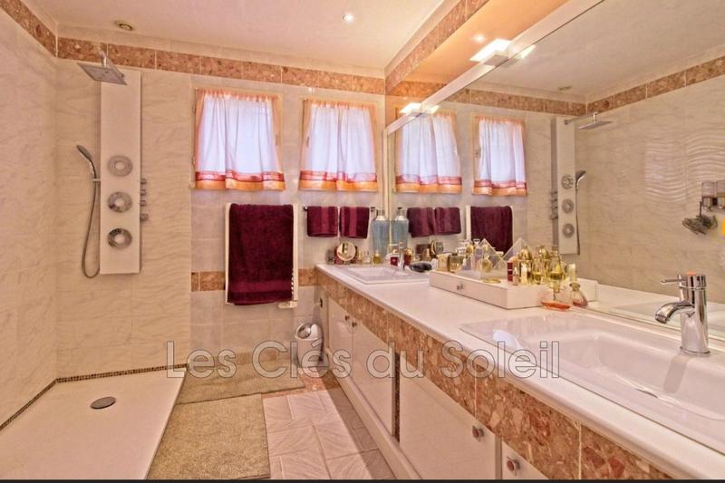 Villa - 294 m² - 6 pièces