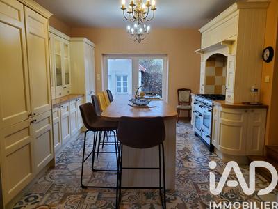 Maison - 220 m² - 6 pièces