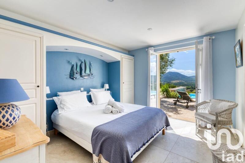 Maison - 308 m² - 12 pièces