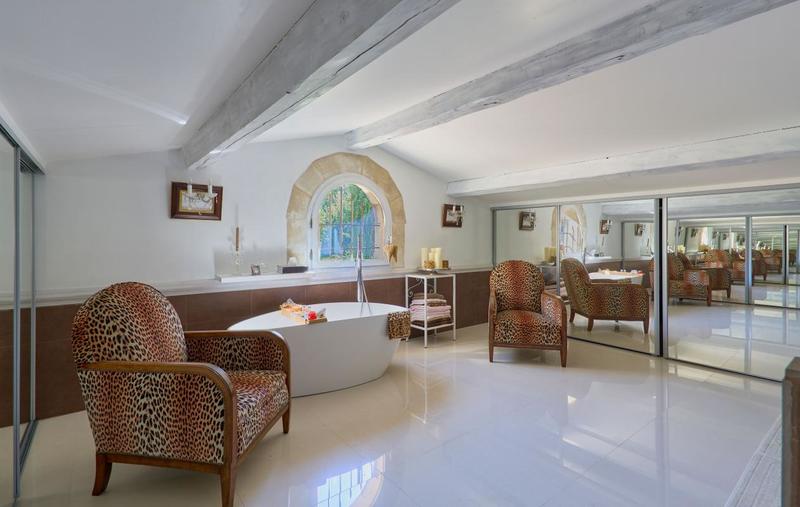 Maison - 255 m² - 6 pièces