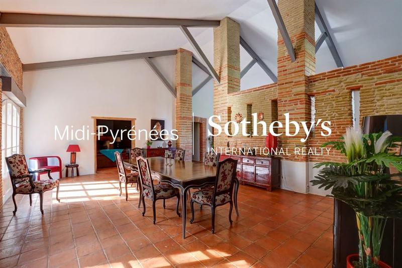 Maison - 730 m² - 14 pièces