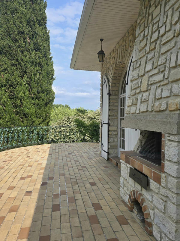 Maison - 322 m² - 11 pièces