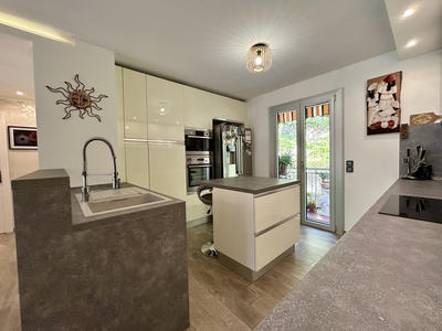 Appartement - 94 m² - 4 pièces