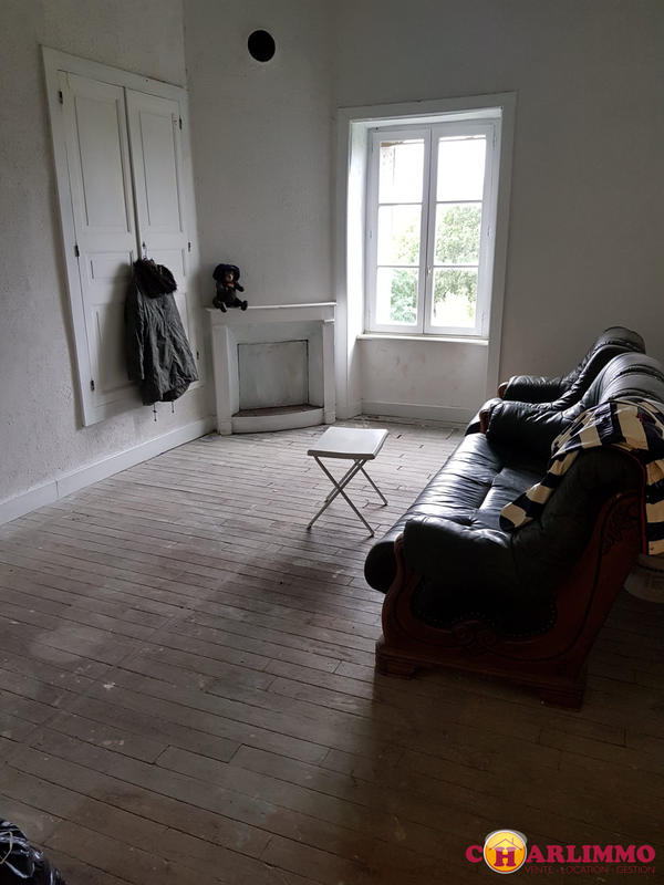 Maison traditionnelle - 615 m² - 22 pièces